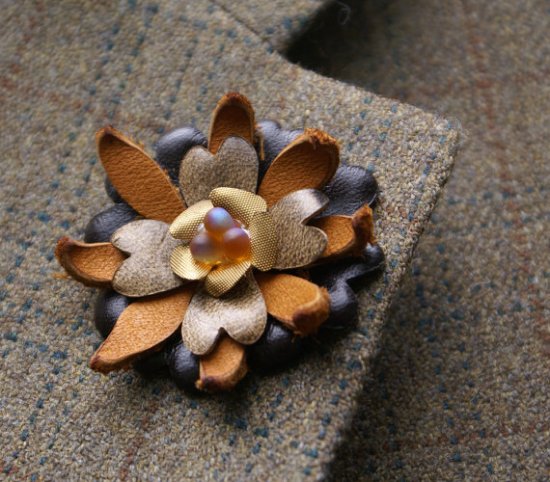 Leather Brooch2