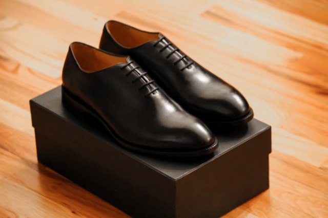Gentlemen display picture 3